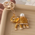 Portachiavi elefante dorato con glitter, perla centrale e strass bianchi lucidi - Oro