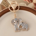 Portachiavi con elefante in lega dorata e intarsio di brillantini argentati lucidi - Elefante Madre E Figlio Argento (Glitter) / Grigio