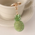 Squisito portachiavi ananas dorato con strass verdi e dettagli in metallo lucido - Verde