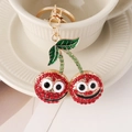 Rode strass kers sleutelhanger met lachend gezichtje en goudkleurige metalen schakelketting - Rood