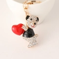 Llavero de oso con diamantes de imitación, corazón rojo y esmalte negro en aro oro - Negro