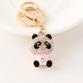 Simpatico portachiavi a forma di panda con strass bianchi, smalto rosa e gancio dorato - Rosa