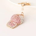 Roze strass baseballpet sleutelhanger met gouden afwerking en karabijnsluiting - Roze