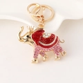 Portachiavi a forma di elefante rosso con corona e strass rosa su metallo dorato - Rosso