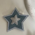 Y2K Denim Stern Haarspange mit silbernem Glitzer-Zentrum und weißen Nähten - Verwaschenes Denimblau Stil