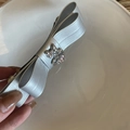 Silberne Y2K Metallic Schleifen Haarklammer mit rosa Herzstein und Schmetterling Detail - Silberne Schleife (3# Silberne Schleife Haarspange)