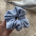 Primer plano del coletero de tela de toalla azul claro con textura suave y elástica - 4# Azul
