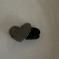 Detail van Franse vintage hartvormige haarspeld met donkere strass-steentjes op zwarte basis - Grijze Strass Hart Zwarte Geflockte Clip (2#)