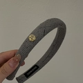 Cerchietto imbottito grigio in maglia con ciondolo a fiore di camelia dorata - Grigio Scuro (Fiore Dorato)