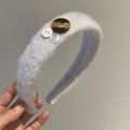 Diadema de felpa azul con botones decorativos y textura suave de piel sintética - Estilo de Botón de Lana / Blanco