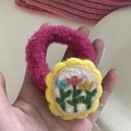 Elastico per capelli in feltro rosa fatto a mano con ricamo girasole e peluche - Anello Rosso Rosa Stile Fiore Giallo (3#黄色花朵玫红发圈)