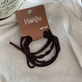 Detalle de gomas de pelo marrón oscuro acanaladas en tarjeta de marca propia - 1# Marrón