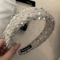 Detail eines Pailletten Tweed Stirnband mit Fransen und einem handgefertigten Etikett - 4# Grünes Pailletten Stirnband