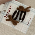 Nahaufnahme brauner gestrickter Haarklammern mit herzförmigem Kristall auf Verpackung - Khaki (6# Khaki Wollschleife Schwarzer Haarclip)