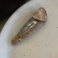 Close-up of heart-shaped knit hair clip with colorful resin heart on ceramic dish - 1# Milk Tea Color Dots Hair Clip Milk Tea Heart