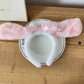 Diadema de peluche blanco con orejas de conejo rosa y lazo de encaje para cara - Diadema de Orejas de Conejo con Cinta Rosa