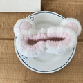 Bandeau oreilles d'ours en peluche blanche pour le visage avec des accents rose tendre - Oreilles d'ours / Blanc