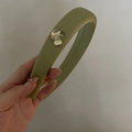 Serre-tête rembourré vert olive avec cristal rectangulaire et étiquette dorée - Vert
