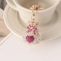 Porte-clés sac de fortune doré avec strass blancs et un nœud en émail violet - Rose Violet