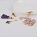 Portachiavi a quadrifoglio dorato con strass viola, nappa in pelle e moschettone - Viola