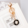 Porte-clés trèfle doré avec pendentif papillon en strass et breloque ajourée - Noir