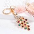 Porte-clés paon étincelant en métal doré orné de strass en cristal multicolores - Paon de Profil Élégant avec Strass Colorés / Multicolore (CHY-5010)