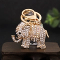 Portachiavi elefante dorato con cristalli bianchi e strass arcobaleno per borse - Bianco