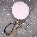Schlüsselanhänger mit rosa Pelzball, goldenen Sternanhängern, Quasten und Strass - Rosa