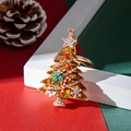 Portachiavi albero di Natale dorato con strass colorati su sfondo festivo rosso - Oro