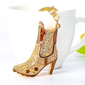 Funkelnder Strass-Stiefel-Schlüsselanhänger mit brauner Emaille und goldener Schließe - Champagner
