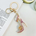 Rosa Strass High Heel Schlüsselanhänger mit Blumen und goldener Schnalle für Taschen - Rosa