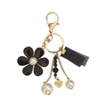 Llavero de flor dorada con trébol negro, perlas blancas y pompón de malla elegante - Estilo Lazo Perla (6084 Dorado) / Dorado
