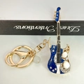 Llavero de guitarra eléctrica en esmalte azul con baño de oro y cristales brillantes - Azul