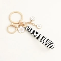 Porte-clés DIY avec sangle en cuir zèbre et pendentif fleur de cerisier blanc - Style Motif Zèbre (2 Lettres)