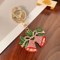 Portachiavi con campanelli natalizi con strass rosa e decoro a foglia verde su base dorata - Rosa Chiaro