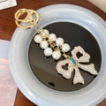 Portachiavi con perle e fiocco decorato con strass blu e chiusura dorata - Blu