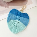 Portachiavi boho a foglia fatto a mano in blu e verde con chiusura dorata - Stile Foglia di Acero Blu