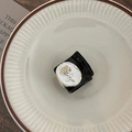 Dettaglio molletta per capelli nera con rilievo di rosa argento su ceramica - 3# Base Bianca Rosa Dorata
