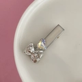 Clip de pelo con corazón de strass rosa y oso plateado en una bandeja blanca - Oso Blanco