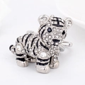 Ciondolo a forma di tigre d'argento con cristalli chiari e strisce in smalto nero - Tigre Argentata (2563)