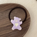 Vista dettagliata di un elastico per capelli a forma di orsetto viola con cuore - Orso Viola Cuore Bianco