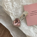 Detailansicht einer herzförmigen rosa Kristall-Haarklammer mit Strass-Verzierung - Großes Rosa Herz Strass