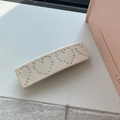 Elegante molletta per capelli crema con strass a cuore e cristalli D C su acrilico - Fermaglio Triplo Cuore Tè al Latte