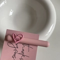 Fermaglio per capelli a cuore rosa perlato con incisione miu per ragazze e donne - Fermaglio Rosa con Cuore Rosa