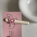 Fermaglio per capelli cuore rosa crema opaco con dettaglio lettera miu su carta - Fermaglio Bianco con Cuore Rosa