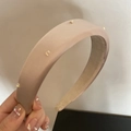 Cerchietto imbottito in raso champagne con perline dorate per uno stile elegante - Rosa