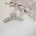 Pinza per capelli in metallo argento con design a catena per capelli folti su sfondo sobrio - Stile Maglia a Catena (13# Silver 6-Loop Claw)