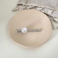 Barrette à cheveux argentée minimaliste avec une grande perle blanche de style français - Style Perle Longue Argentée / Argenté