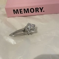 Dettaglio della clip per capelli a stella argento Y2K con strass scintillanti e design - Clip a Becco d'Anatra Singola Stella con Strass / Bianco