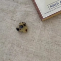 Mini tortoiseshell acetate hair claw clip with yellow and brown marble patterns - Light Leopard Print (Convex)